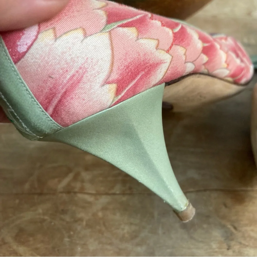Paul Mayer Heals Stunning feather print! kitten heal pastel size 9‎